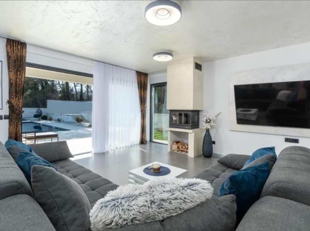 Luxury Sumeja, Istra