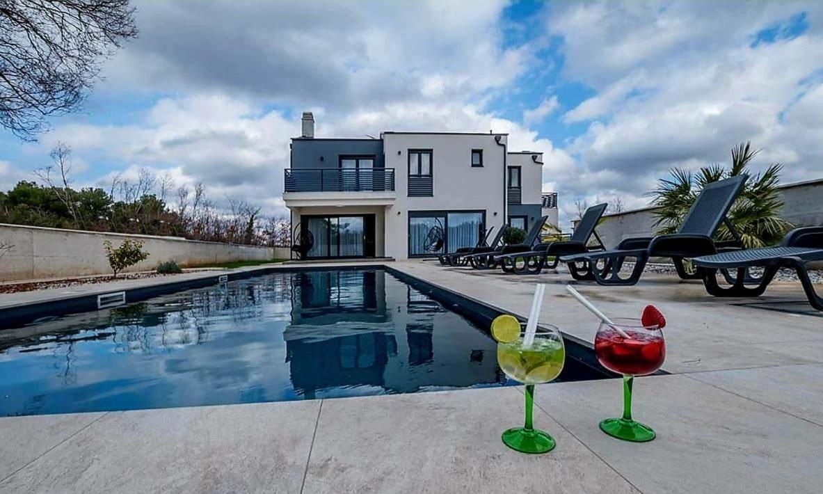 Luxury Sumeja, Istra Kruncici
